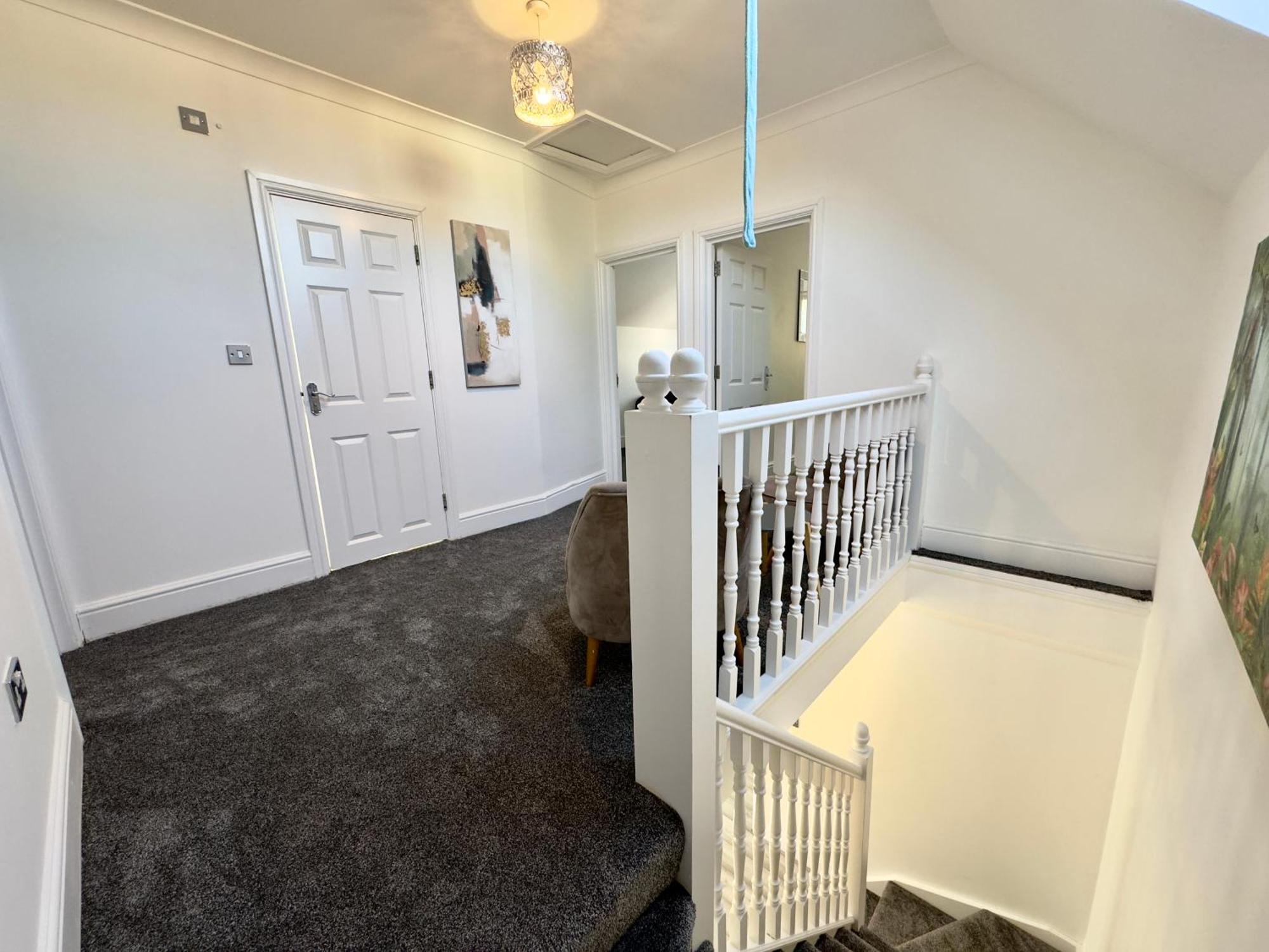 Spacious 3-bed With Garden, Private Parking, Smart Tv's, Fast Wi-fi Ferienhaus *